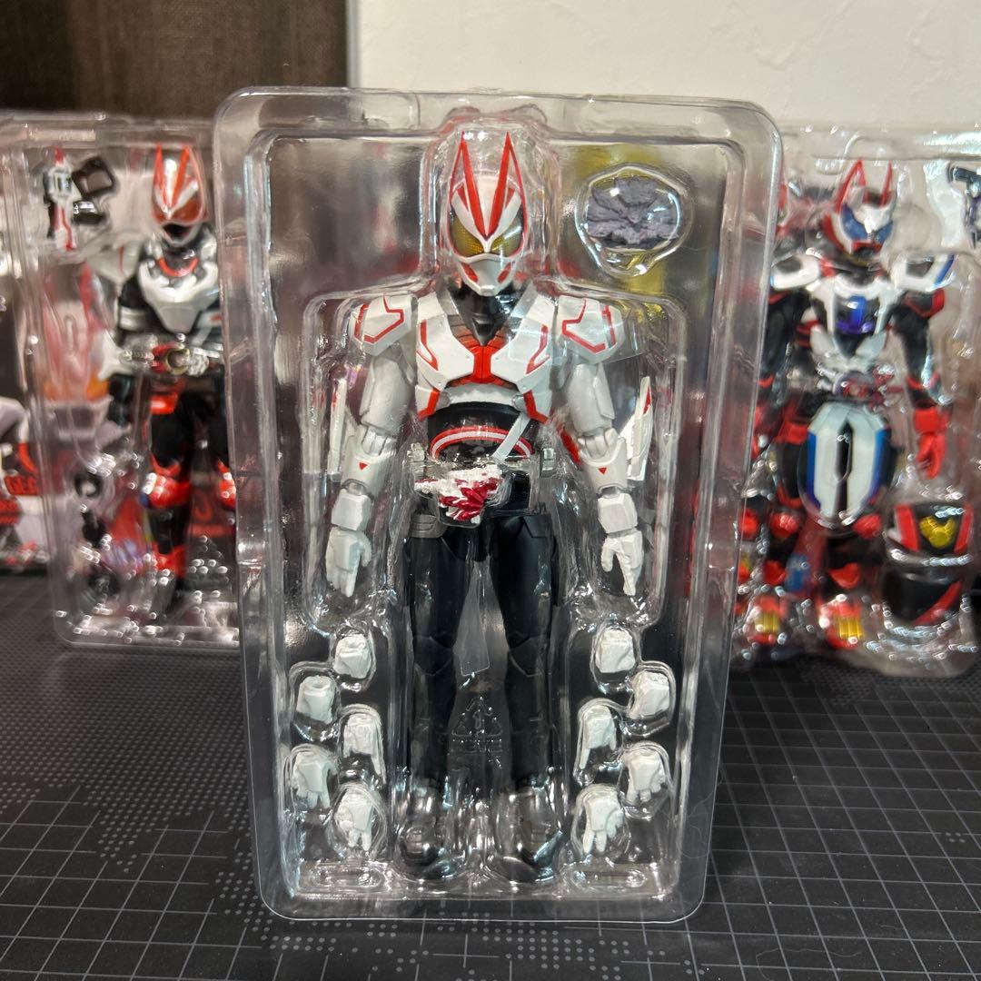 s.h.figuarts仮面ライダーギーツマグナム、ブースト、レーザーブースト等