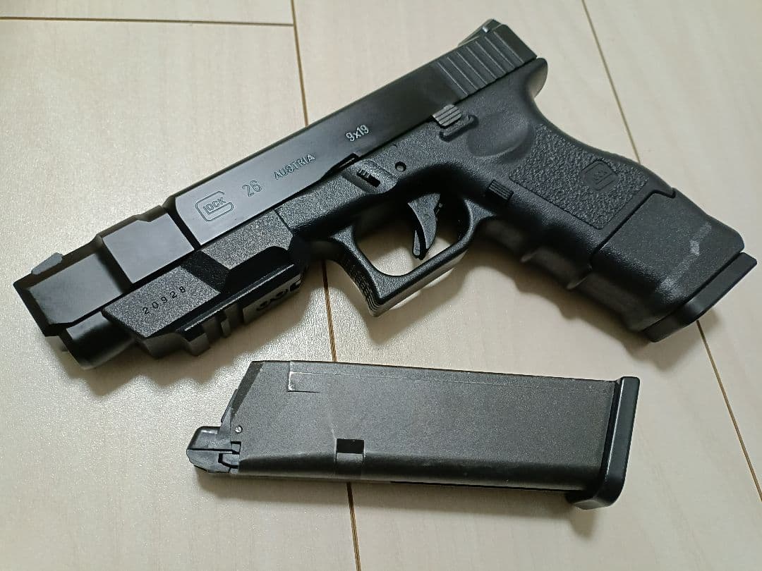 【中古品】東京マルイ ガスガン「グロック26 アドバンス」＋予備マガジン１本付