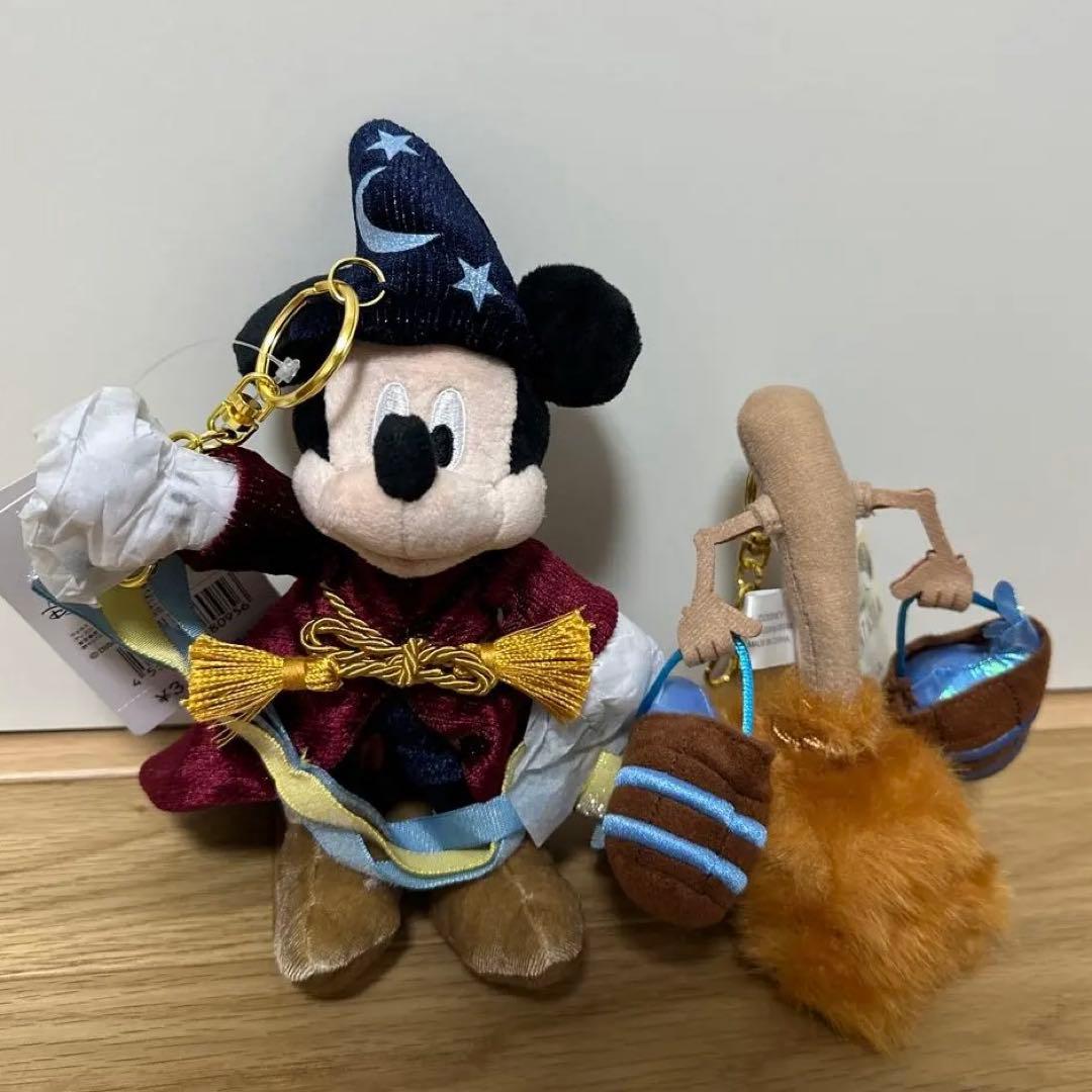 最安値！FANTASIA 85TH ぬいぐるみキーチェーン　ミッキーホウキ