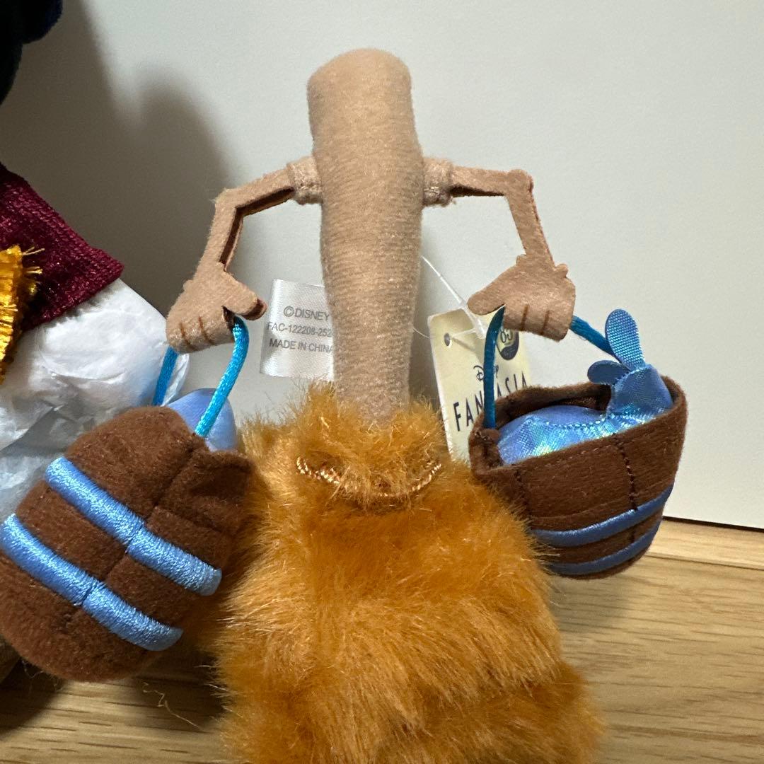 最安値！FANTASIA 85TH ぬいぐるみキーチェーン　ミッキーホウキ