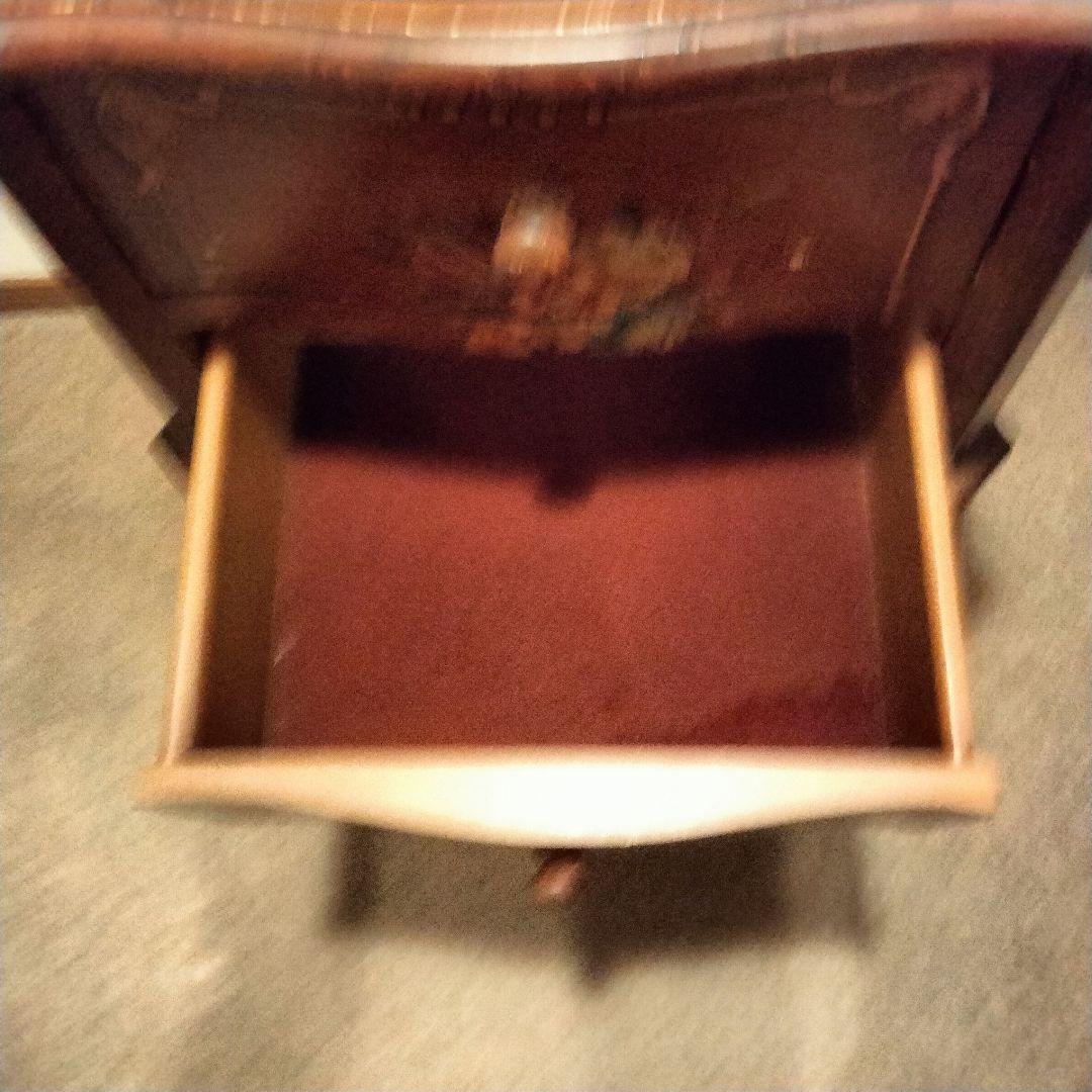 ヨーロッパアンティーク花柄ペイントの木製サイドテーブルチェスト