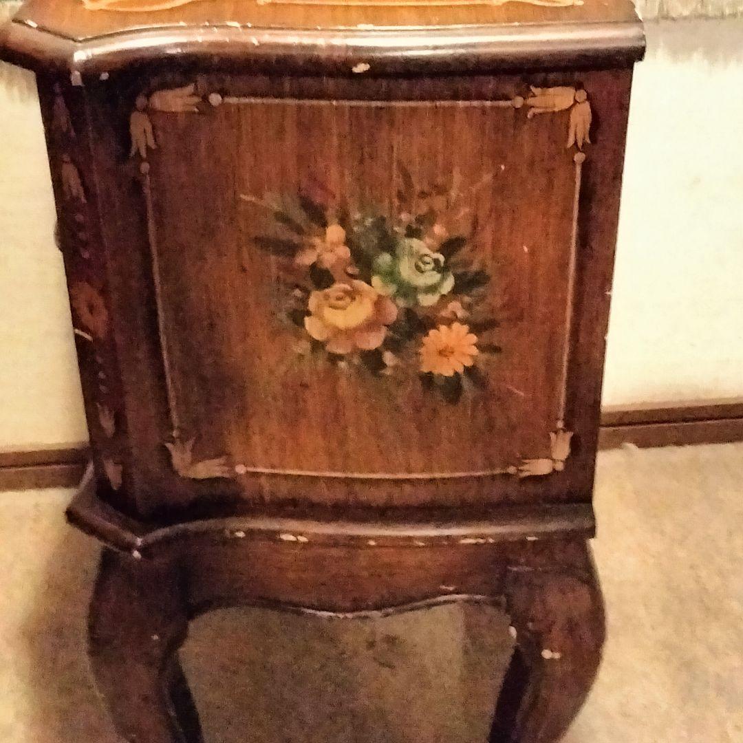 ヨーロッパアンティーク花柄ペイントの木製サイドテーブルチェスト