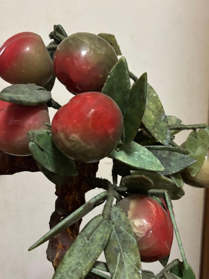 大特価！石製果樹彫刻 赤と緑 高さ約68センチ