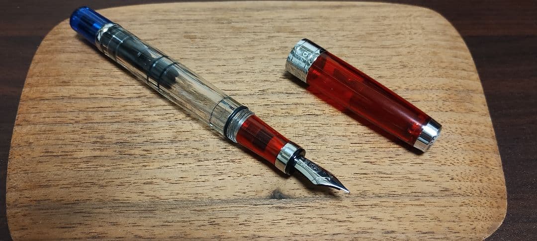 【希少・国旗天冠モデル】TWSBI DIAMOND 580 RB 細字(F)