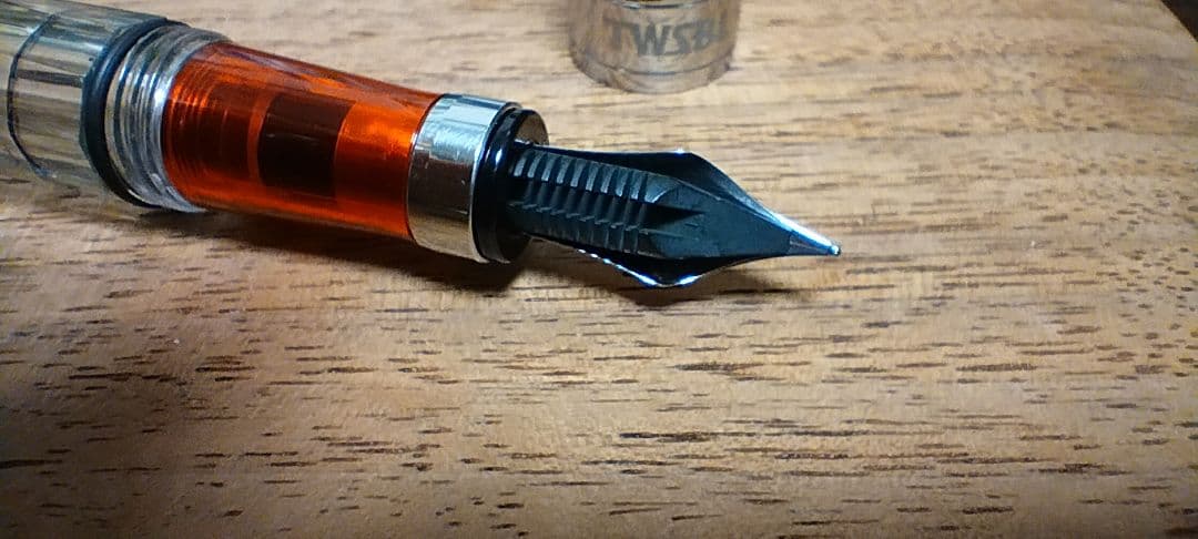 【希少・国旗天冠モデル】TWSBI DIAMOND 580 RB 細字(F)