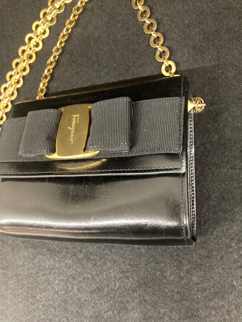 美品　フェラガモ　ショルダーバッグ　チェーン　ヴァラリボン　リザード型押し　黒⭐︎