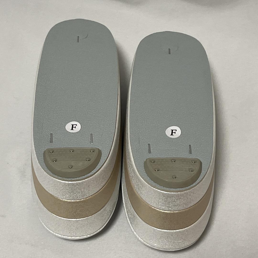 ✨新品✨振袖　振り袖　シルバー　ベージュ　フリーサイズ　和装用バッグ　草履セット