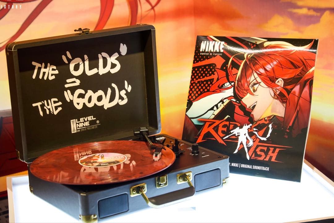 韓国限定　勝利の女神NIKKE レッドフード　LPプレイヤー&レコード　セット