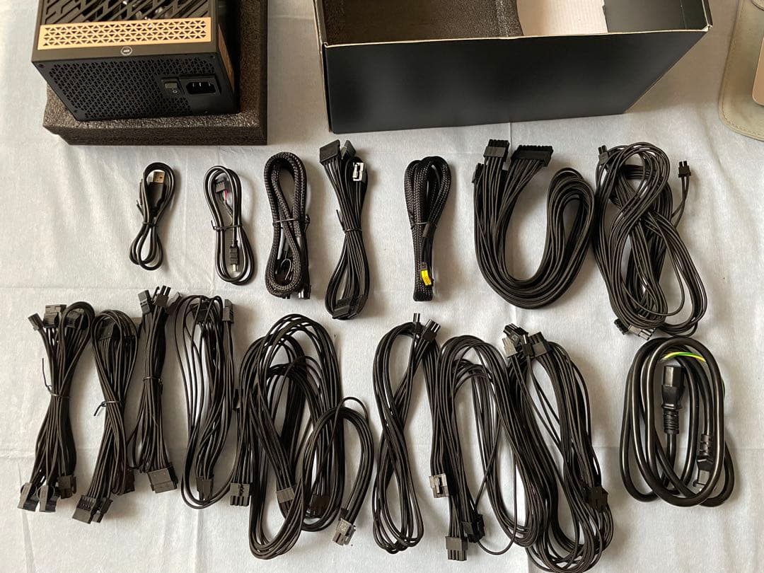 MEG Ai1300P PCIE5 1300W 電源ユニット