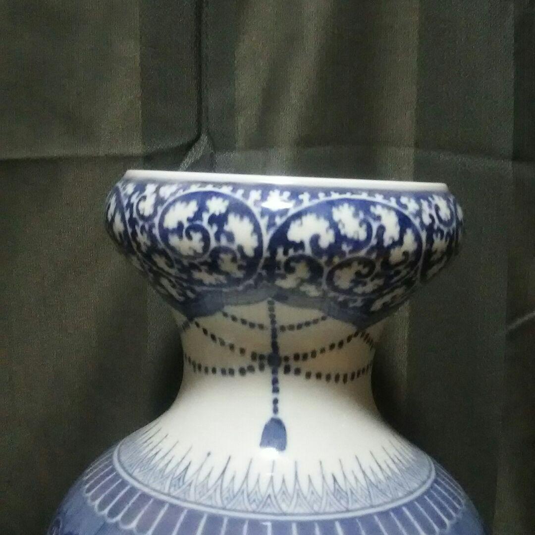 お値引き 古伊万里 大きな壺 白抜き蛸唐草模様に猫が三匹