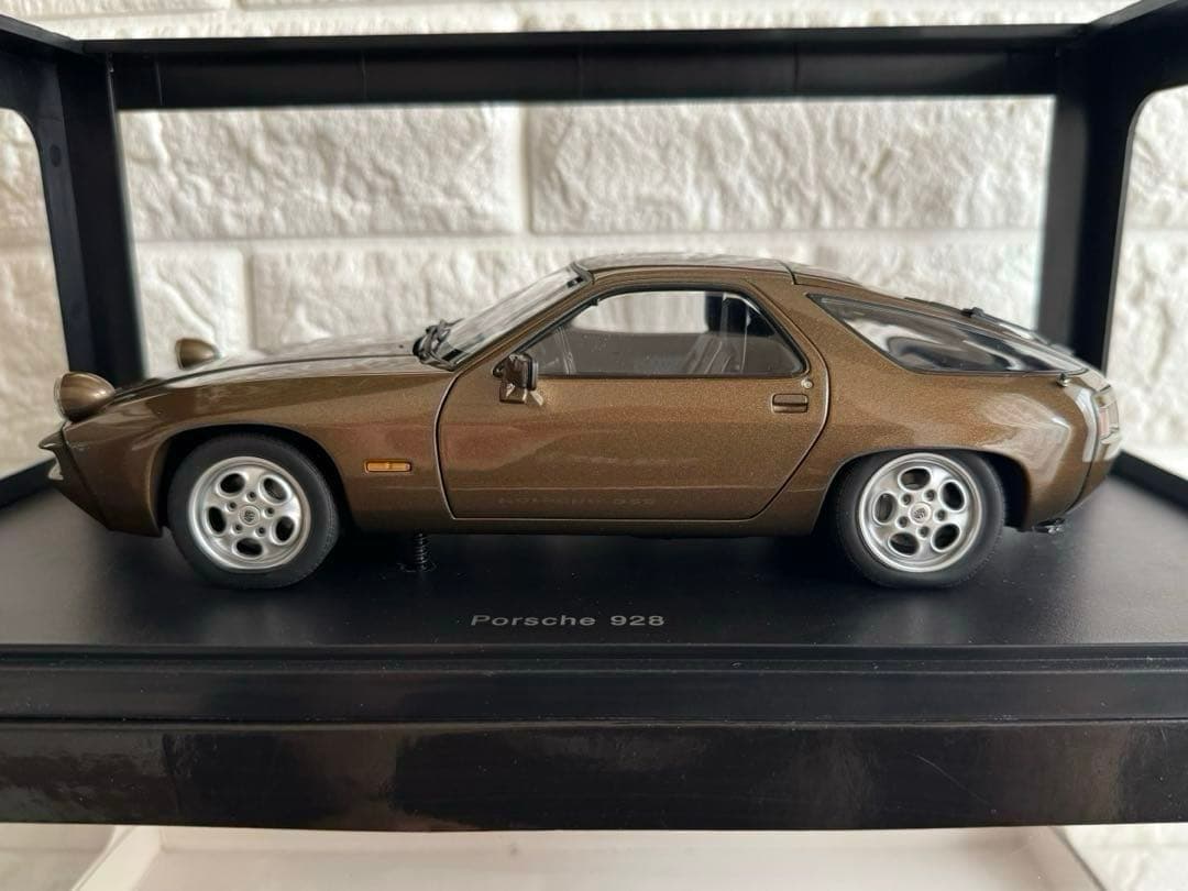 Porsche 928 1/18 AUTOART ポルシェ　ミニカー