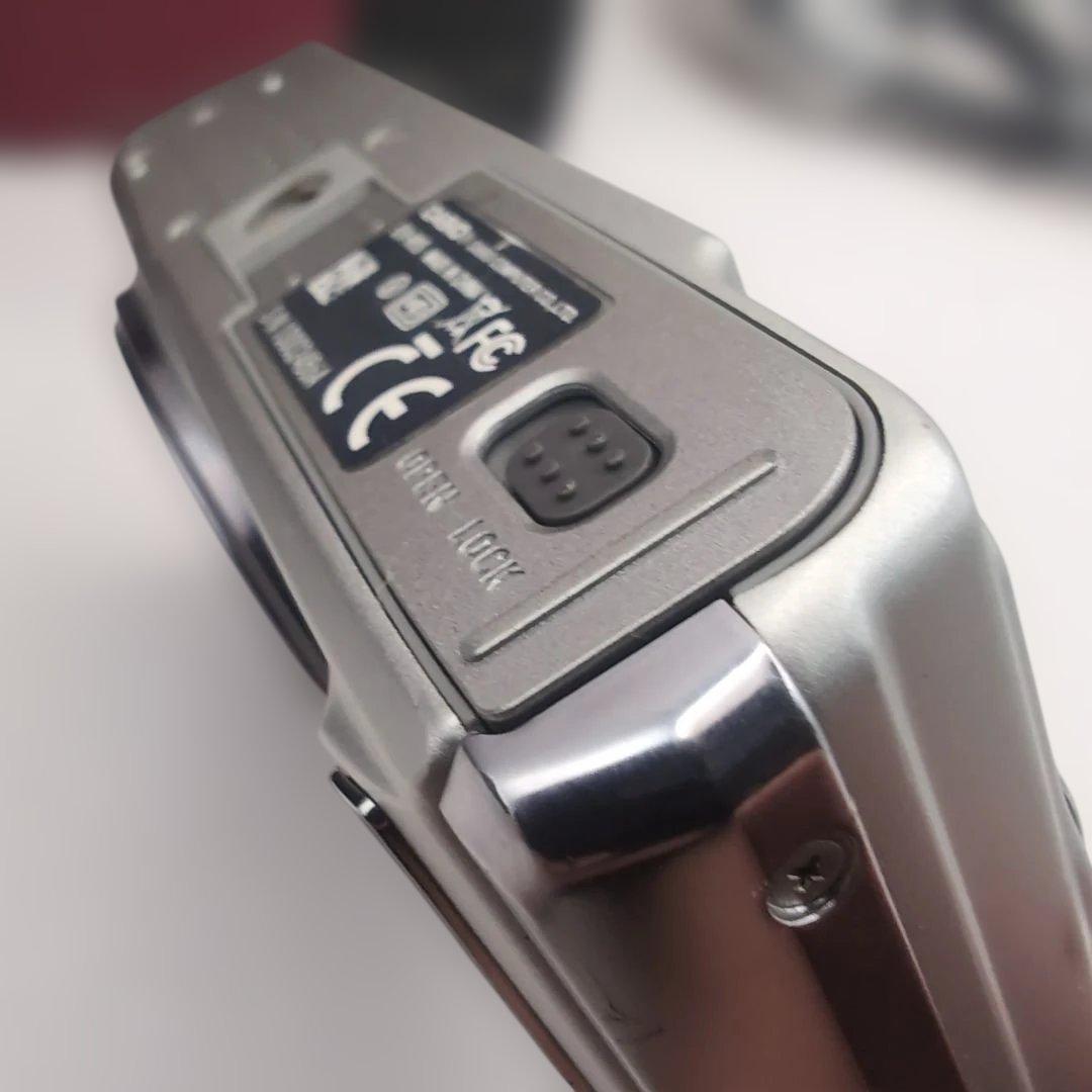 カシオ　デジタルカメラ　EX-H15 説明書、充電器 各種コード付