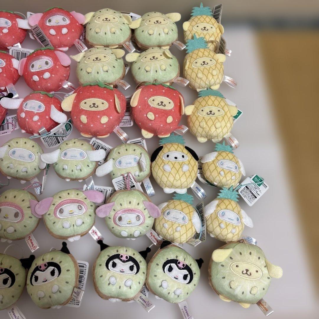 サンリオ　着ぐるみマスコット　イチゴ　キュウイ　パイナップル　51個セット