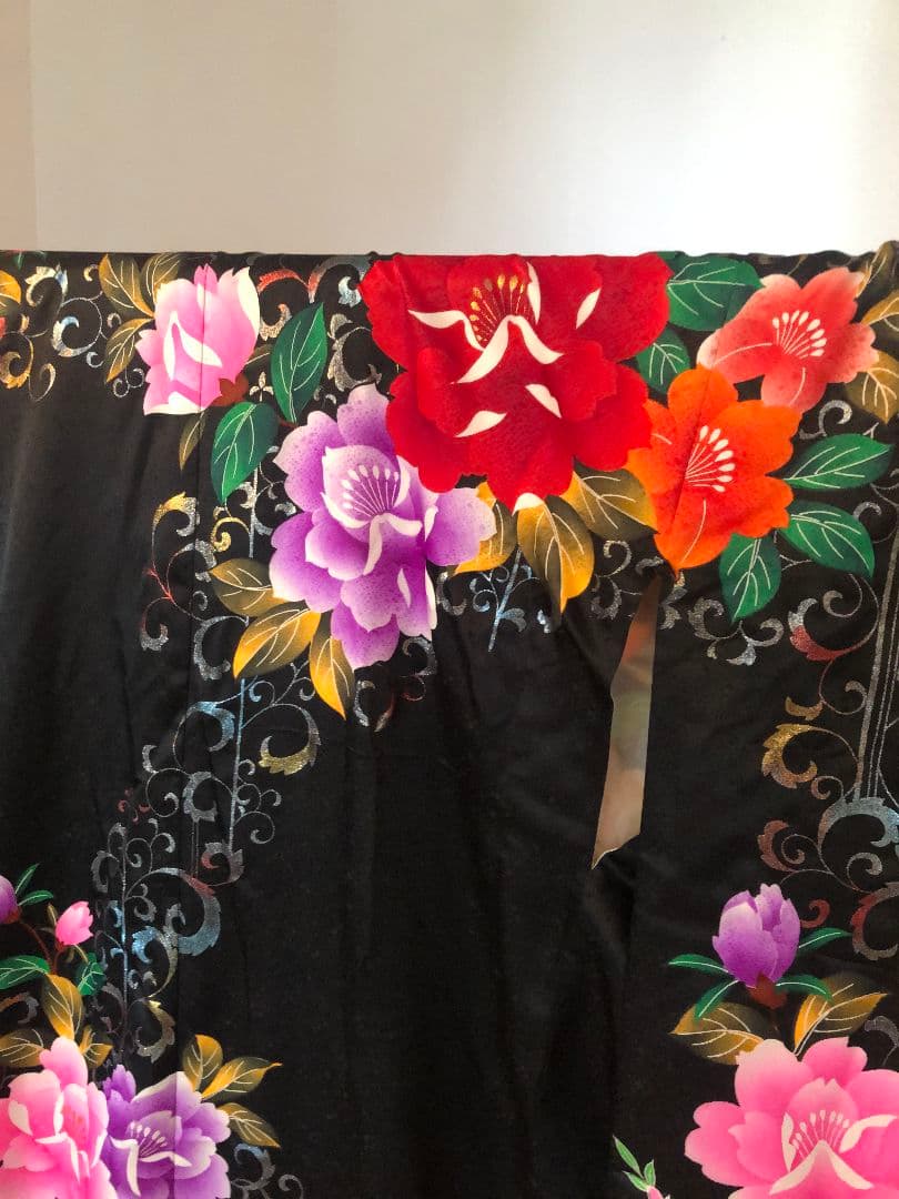 花嫁引き振袖 黒 花柄 ビーズ装飾