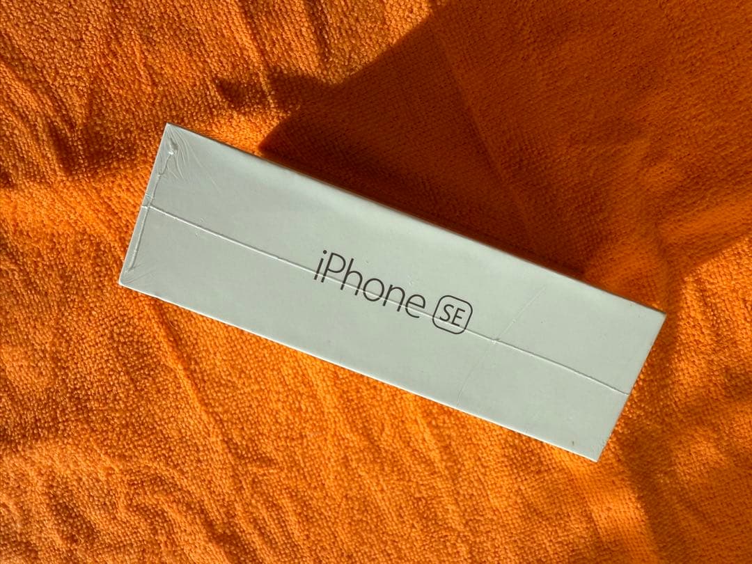 超レア　Apple iPhone SE (未開封)