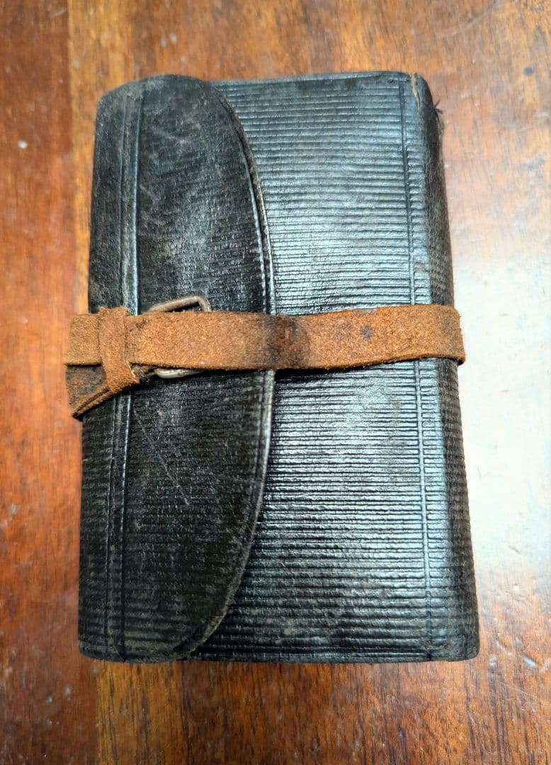 イギリスアンティーク １８世紀 毛針ノート 革装フライ手帳 英国 フィッシング