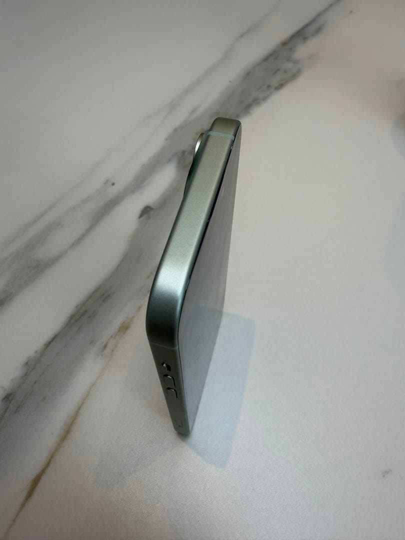 iPhone 15 128GB ミッドナイトグリーン