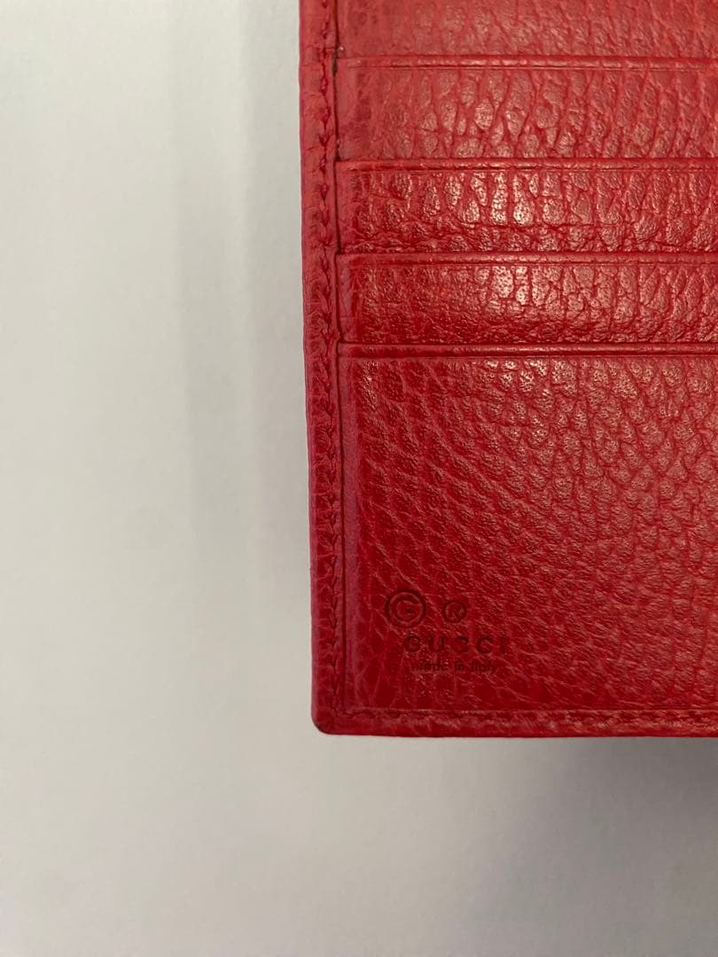 GUCCI 赤 レザー 二つ折り財布