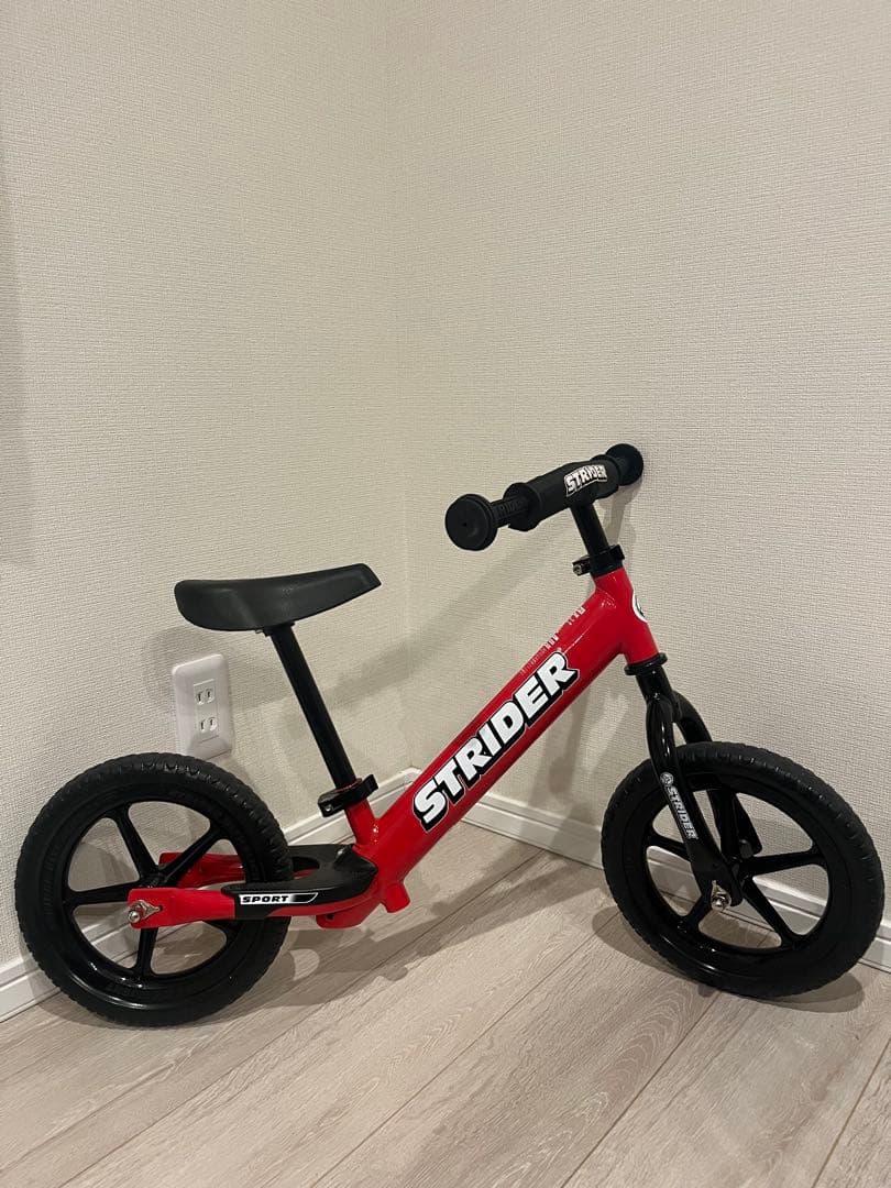 ナカシリSTRIDER スポーツ　レッド　スタンド付き