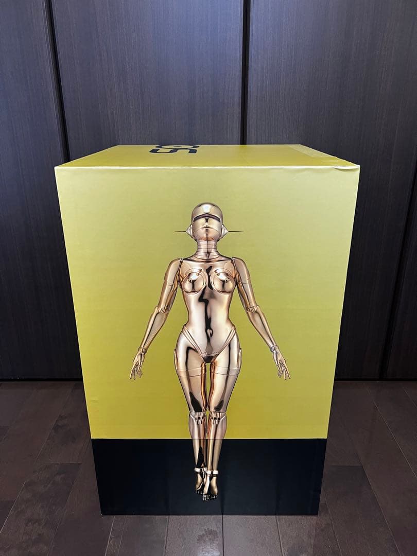 Sexy Robot floating _1/4 scale gold 空山基