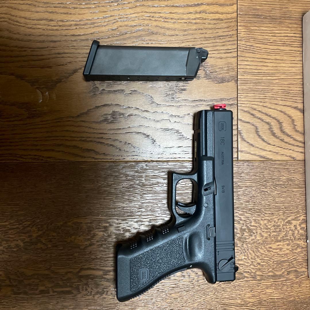 東京マルイ　グロック18c ガスガンとスピードローダー