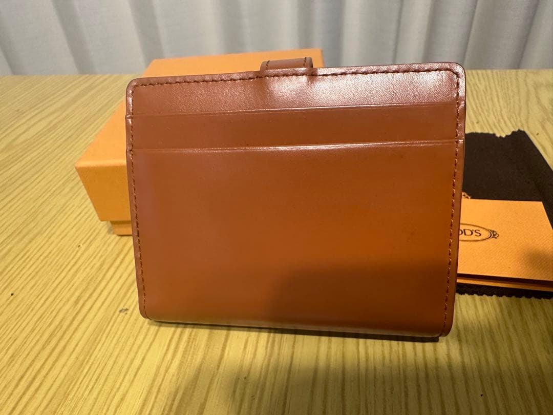 TOD'S Timeless 二つ折り財布　ブラウン
