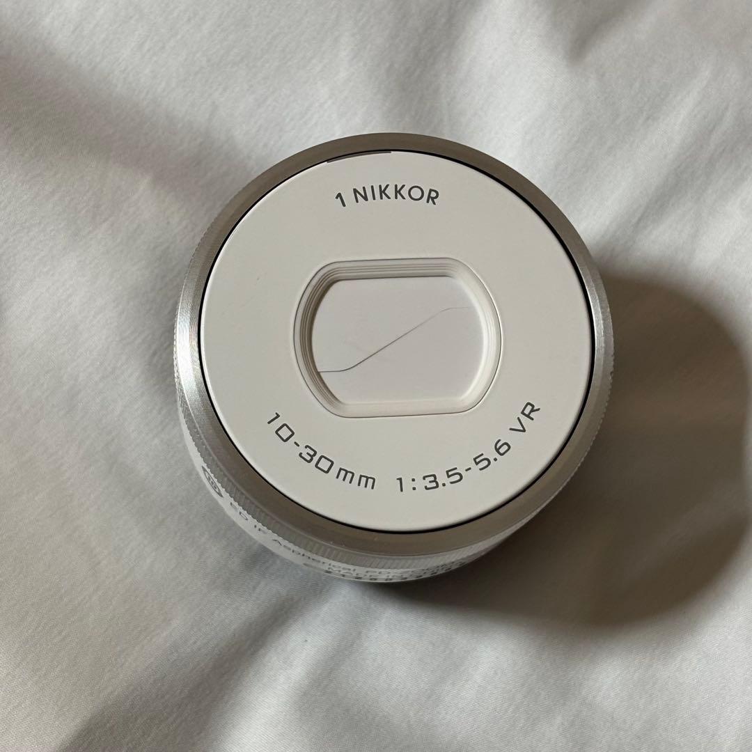 Nikon1 J4 ダブルズームキット　ホワイト 単焦点レンズ付き