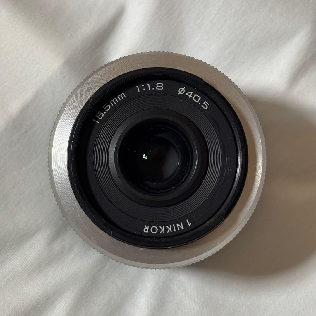 Nikon1 J4 ダブルズームキット　ホワイト 単焦点レンズ付き