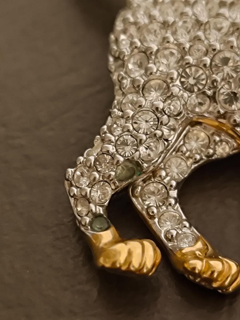 SWAROVSKI スワロフスキー ブローチ クリアストーン 猫 ねこ ネコ