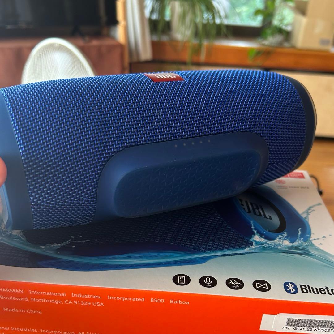 《送料込》JBLスピーカー charge３