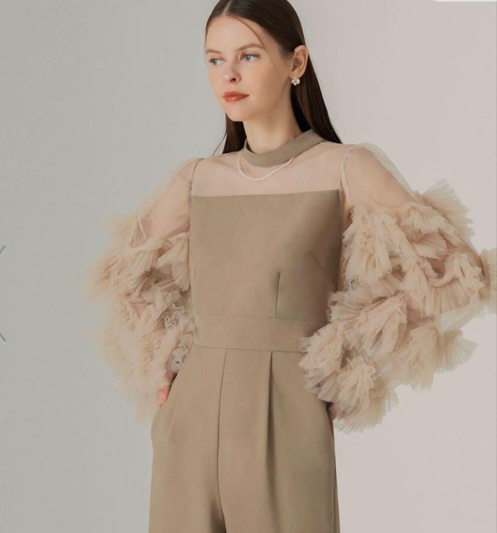 ラスト‼️値下げ　Leja 大人気　フリル袖付き　ベージュ パンツドレス　M