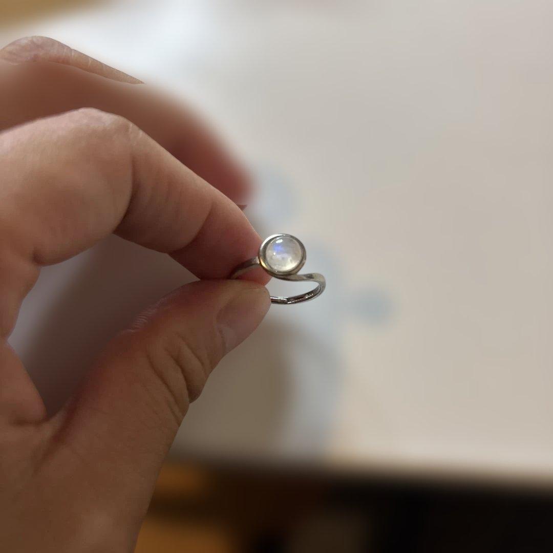 ムーンストーンの指輪！綺麗！フリーサイズ！