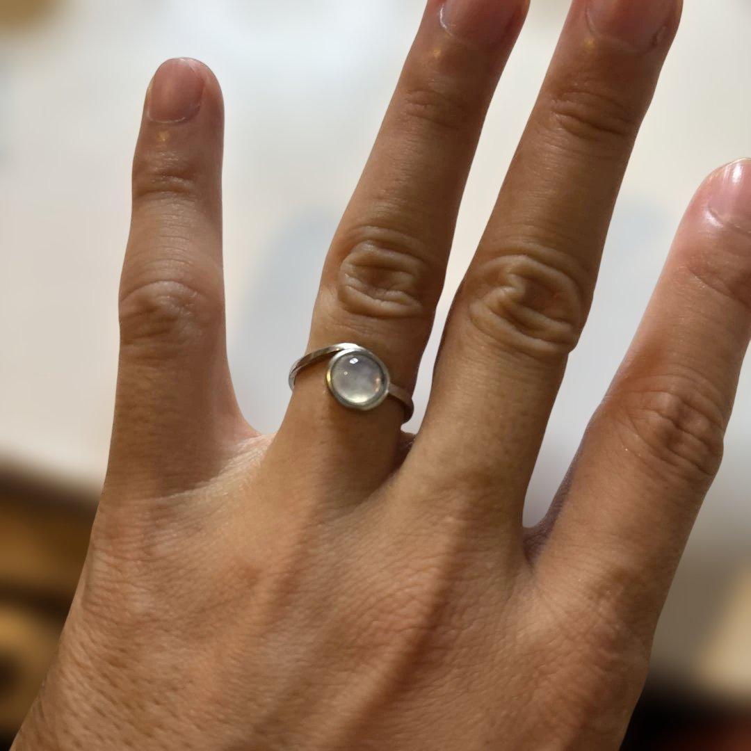 ムーンストーンの指輪！綺麗！フリーサイズ！