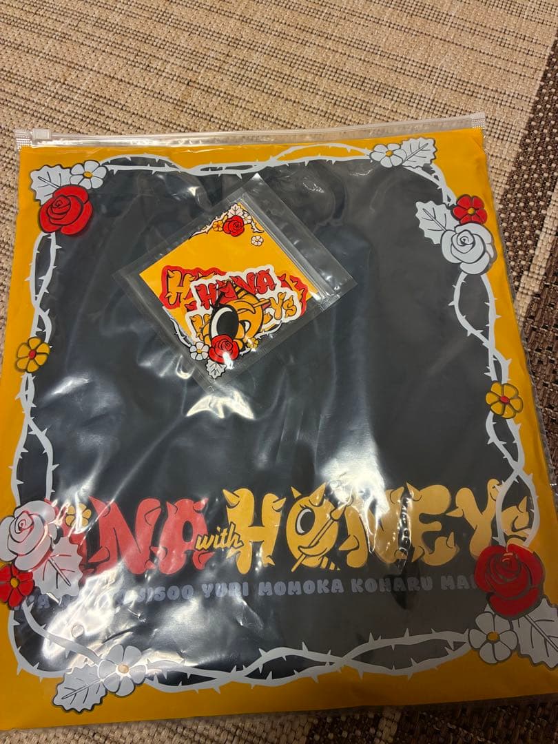 HANA Tシャツ　ステッカー