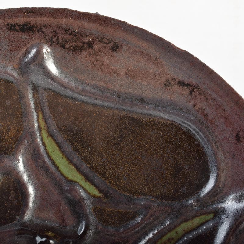 l-wap　河井博次作　鐵飴緑釉筒描皿　飾皿　河井紅苑識箱　V　R6070