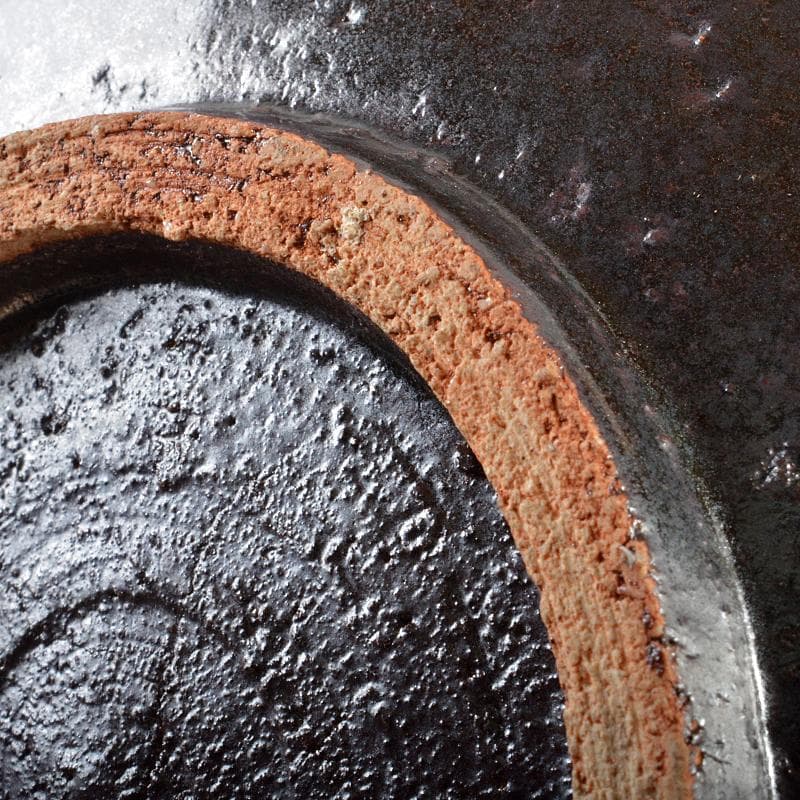 l-wap　河井博次作　鐵飴緑釉筒描皿　飾皿　河井紅苑識箱　V　R6070