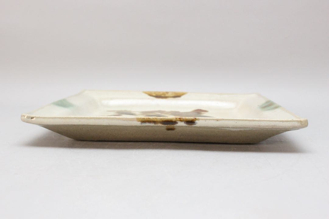 No4437 益子民窯　佐久間藤太郎 造　乳白釉梅花絵飾皿　共箱　角皿　送料無料