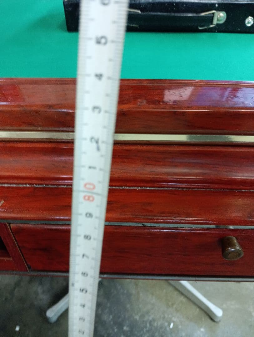 麻雀の台　全自動の麻雀台ですが壊れたので　上にマットをひいています　直接取りに来