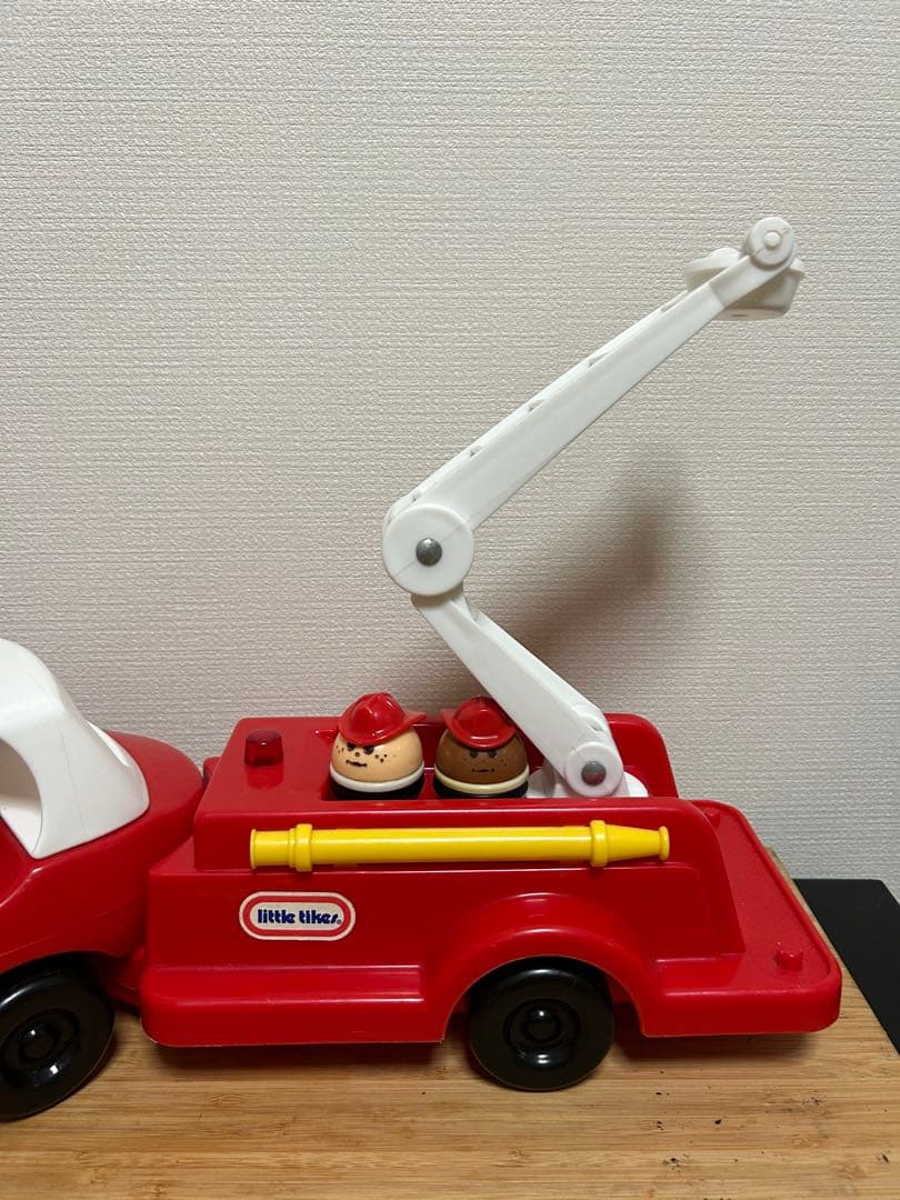 Little Tikes 消防車　消防士4体付き