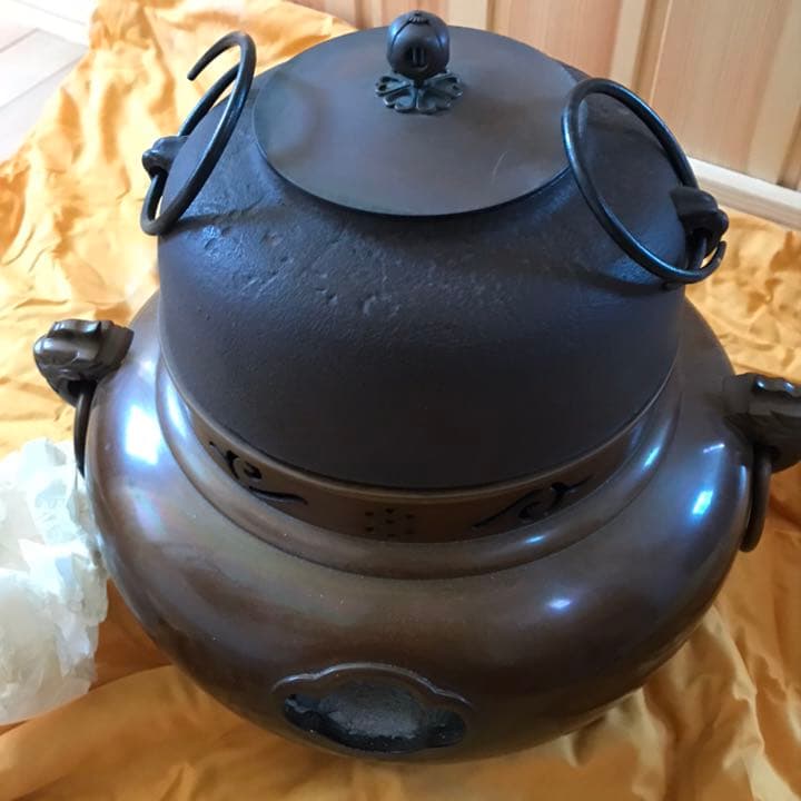 茶道具　　鬼面風炉釜唐銅