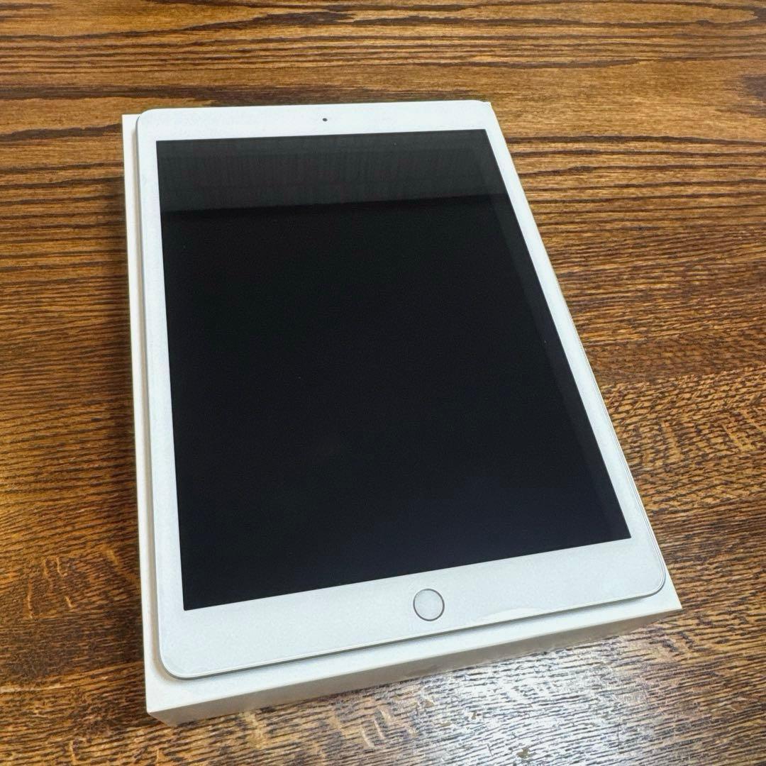 Apple iPad (第7世代) シルバー 本体