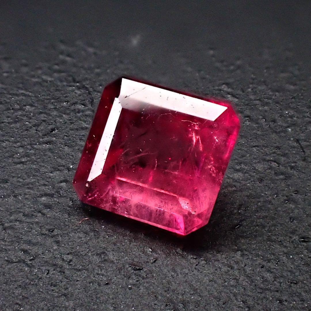 【アメリカ/ユタ産】レッドベリル(ビクスバイト)