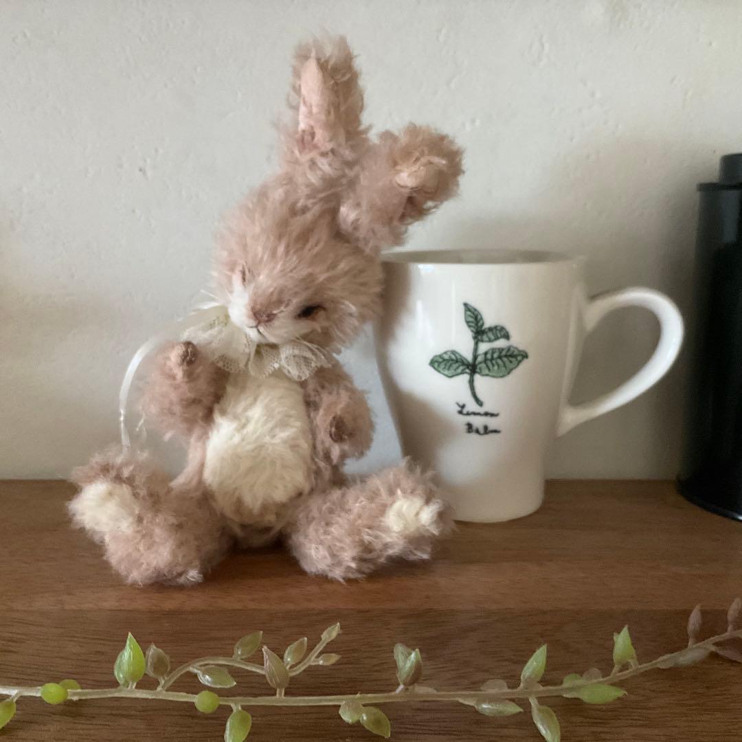 国内作家様ハンドメイド　ピンクの可愛いウサギさん