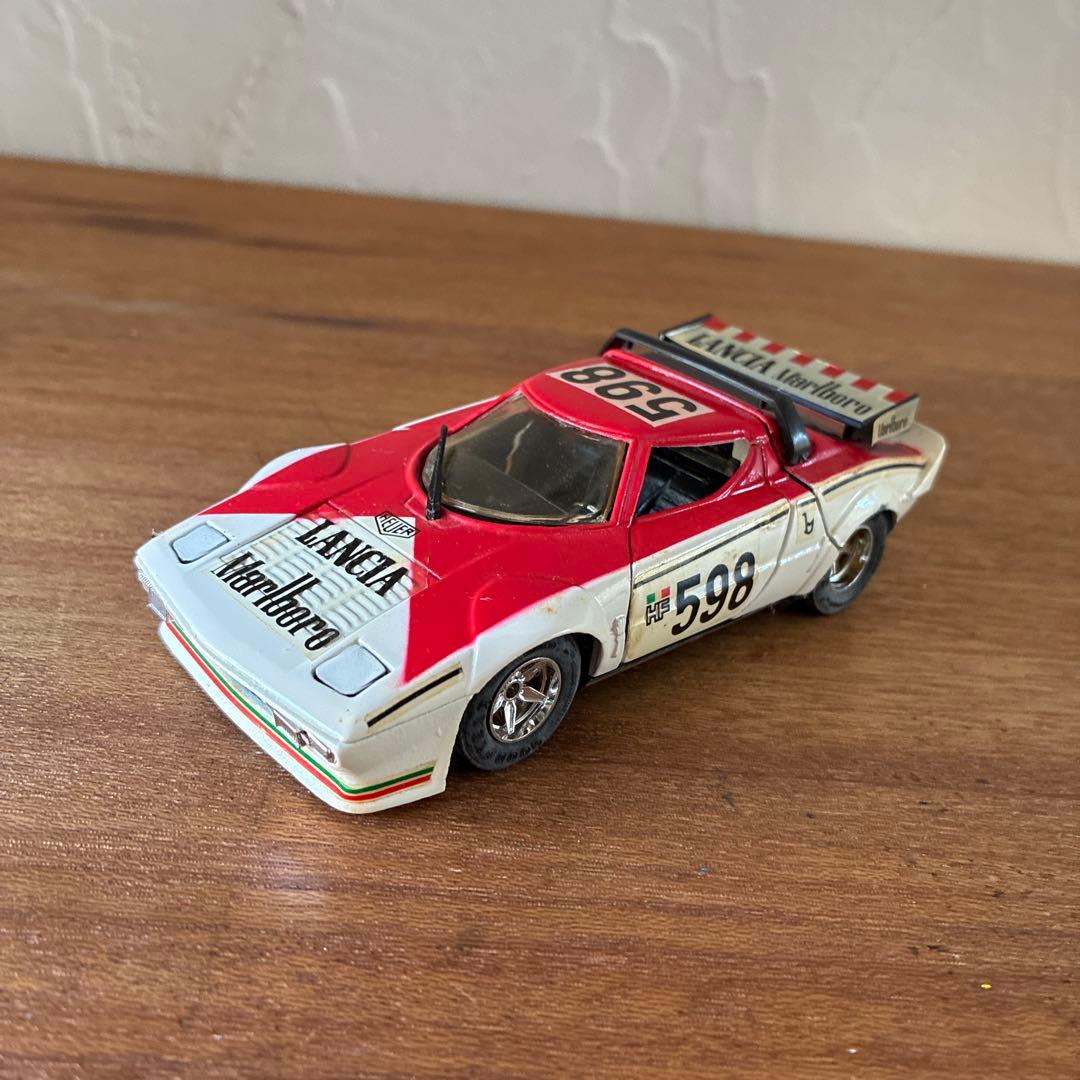 永大グリップの1/28スケール、ランチア・ストラトスのミニカー