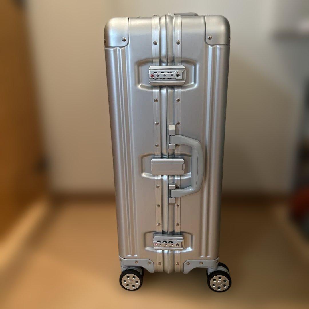 【新品・未使用】【非売品】メルセデスベンツシルバースーツケース65Ｌ