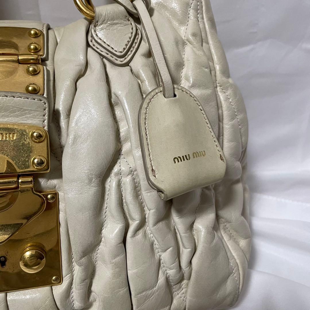 ■極美品■ MIUMIU ハンドバッグ　マテラッセル　白　ギャザー