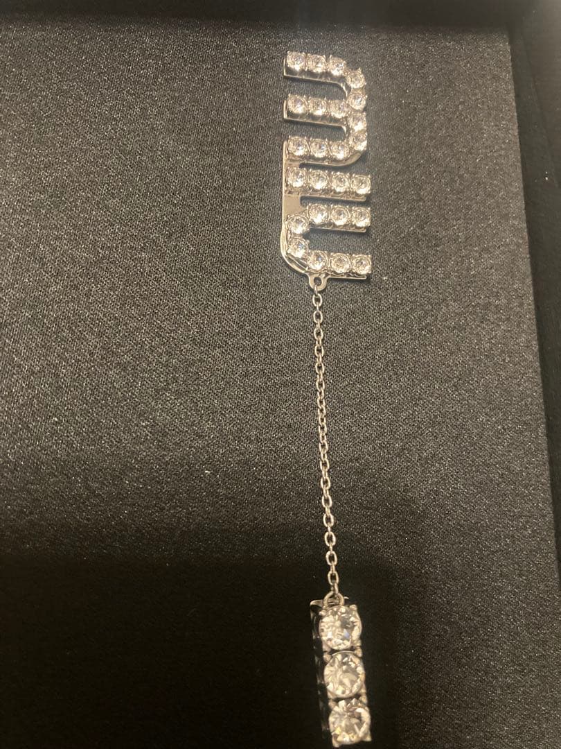 美品！miu miuクリスタルチャーム付きピアスロングピアス新作コレクション