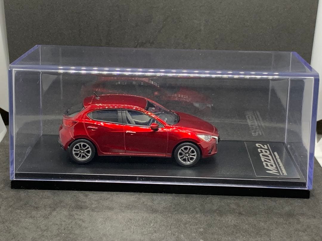 マツダ　Mazda2 1/43ミニカー ソウルレッドクリスタルメタリック