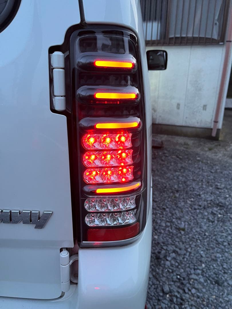 エムブロ サンダーLEDテール ブラックリム　スズキ ジムニー JB23W