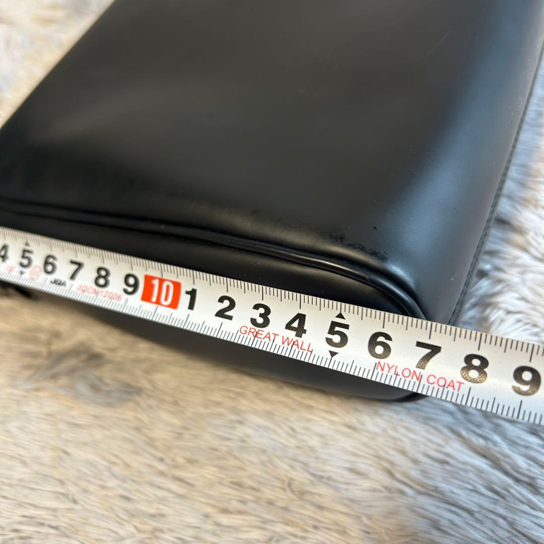 FERRAGAMO フェラガモ　ガンチーニ　ハンドバッグ　レザーバッグ　ポーチ付